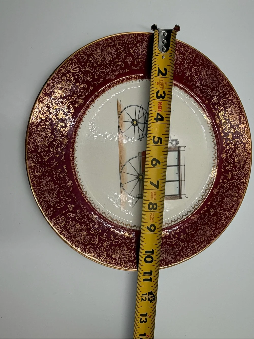Decorative Carriage Motif Ceramic Dinner Plate in Cream and Green 23K Gold Trim